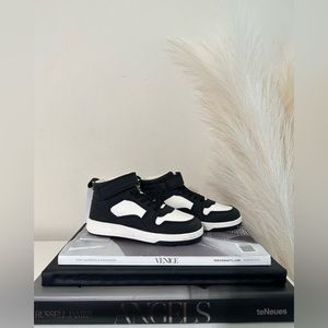 NWT H&M Kids Boys High Top Sneakers Size 12.5